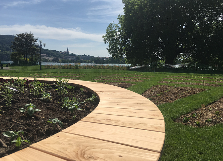 ASSEMBLAGE DE LA TABLE